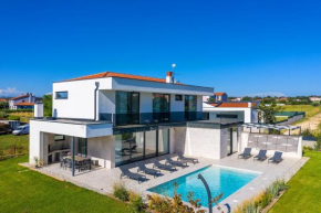 Villa Celi near see whit heating pool